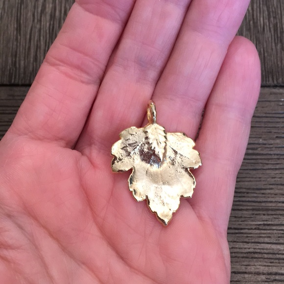 Gold Plated Leaf Pendant Maple Leaf? - Picture 7 of 8